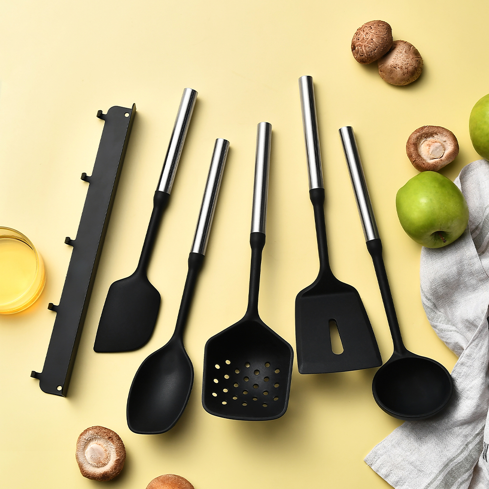Set utensilios magnéticos 1 — acero y silicona negra
